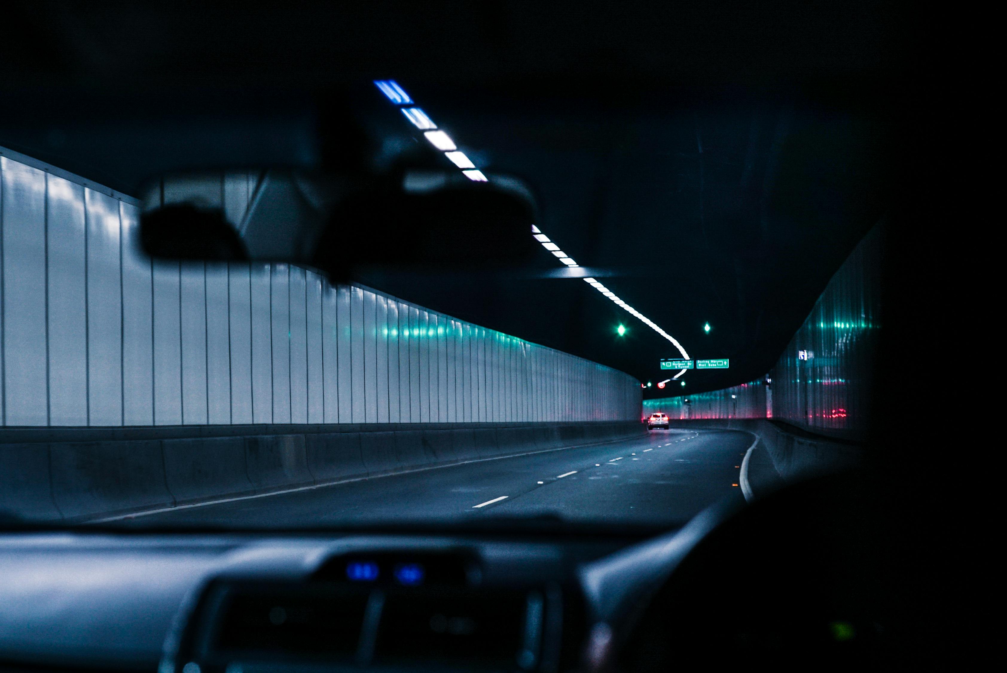 汽車中的R，后輪還是前輪？探討其差異與影響