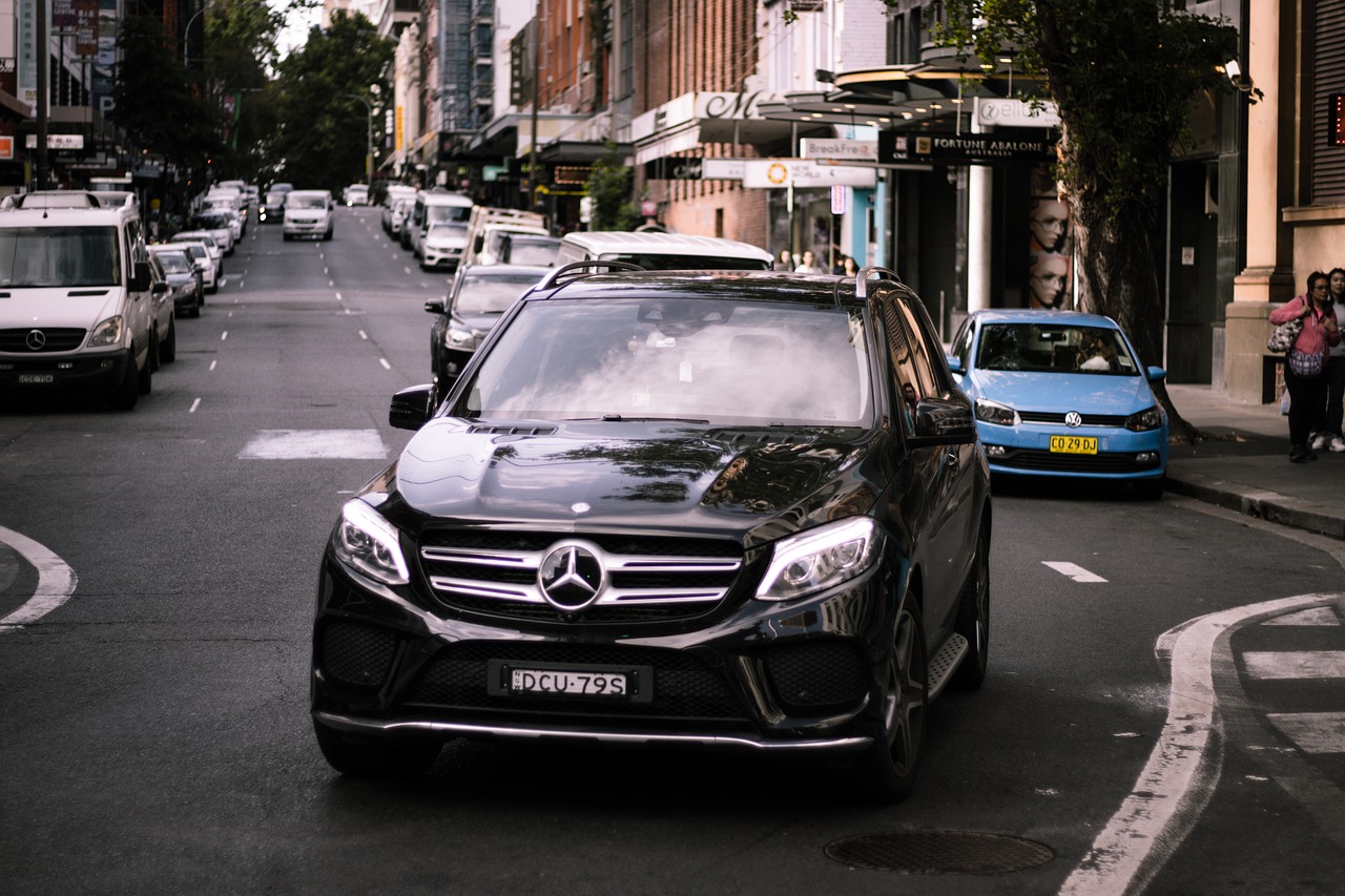 奔馳C級(jí)車型側(cè)邊標(biāo)志，細(xì)節(jié)之處的經(jīng)典魅力